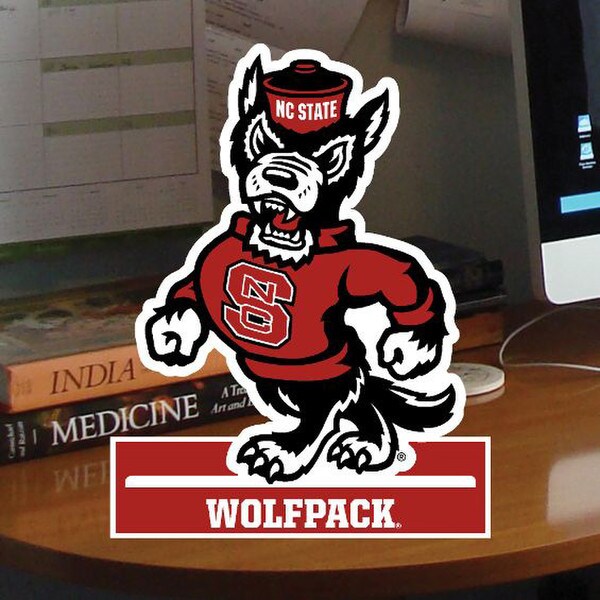 Standee - Wolfpack - Strutting Wolf